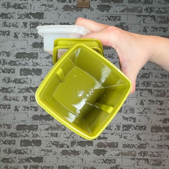 Tupperware | vintage pickle container - Picture 3 of 6